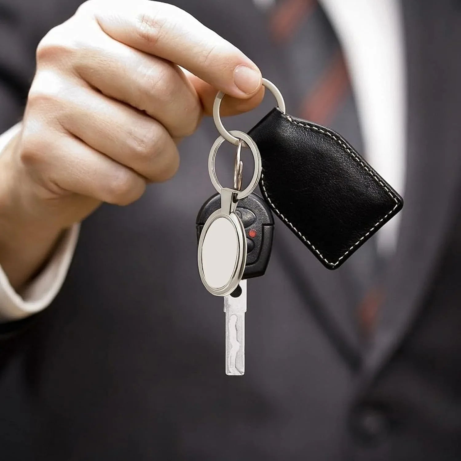 Elegant Oval Shape Metal Keychain For Personal Use - Zidbik