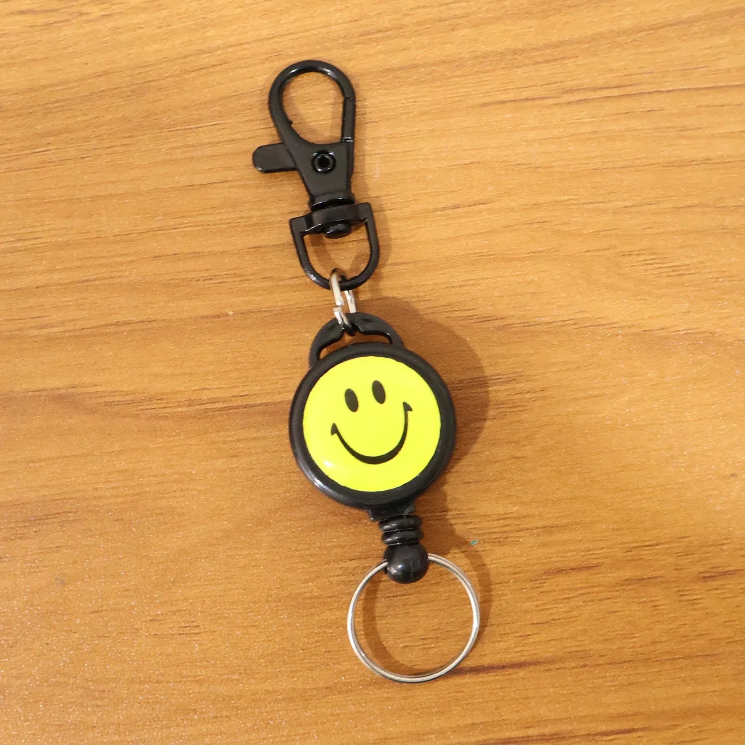 Smiley Face Retractable Keychain (1 Pc) - Zidbik