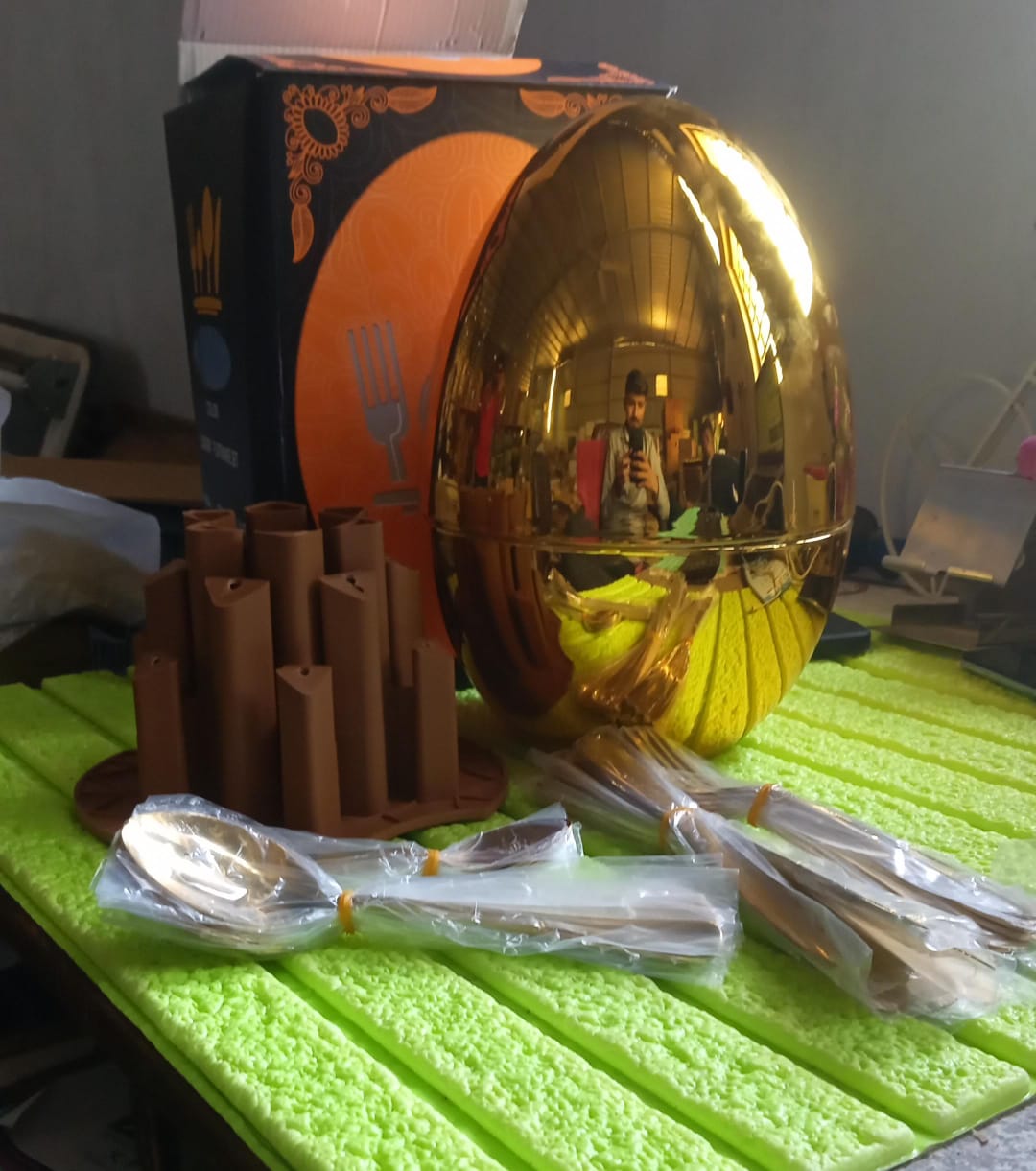 10010 Premium Cutlery Set 24 Pcs With Oval Shaped Stand  Beautiful Stylish Oval Designed Cutlery Sets Egg-shaped Luxury Spoon Holder Set (Golden  24 Pcs Set) - Zidbik