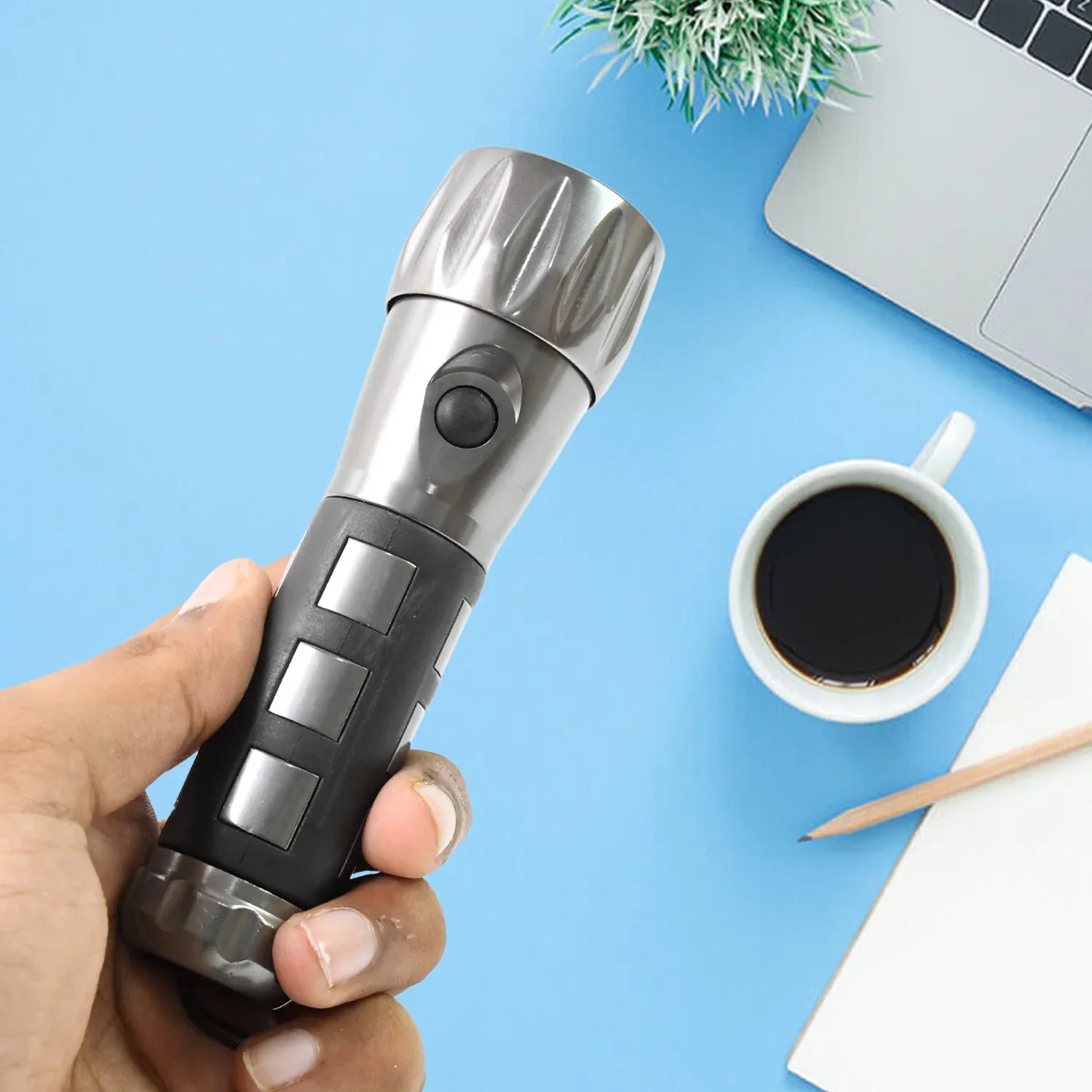 Aluminium Ledxenon Rubber Grip Handtourch (31.5v Aaa Batteries Not Included) - Zidbik