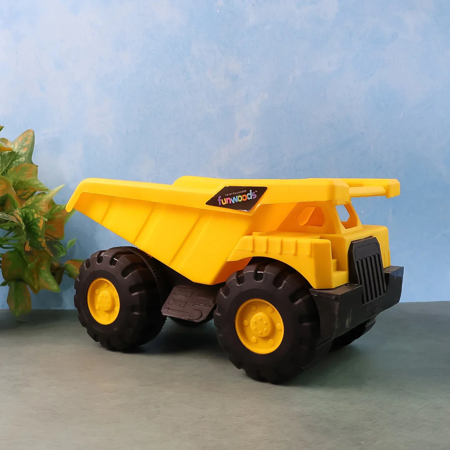 Funwoods Friction-powered Dump Truck Toy - (1 Pc) - Zidbik