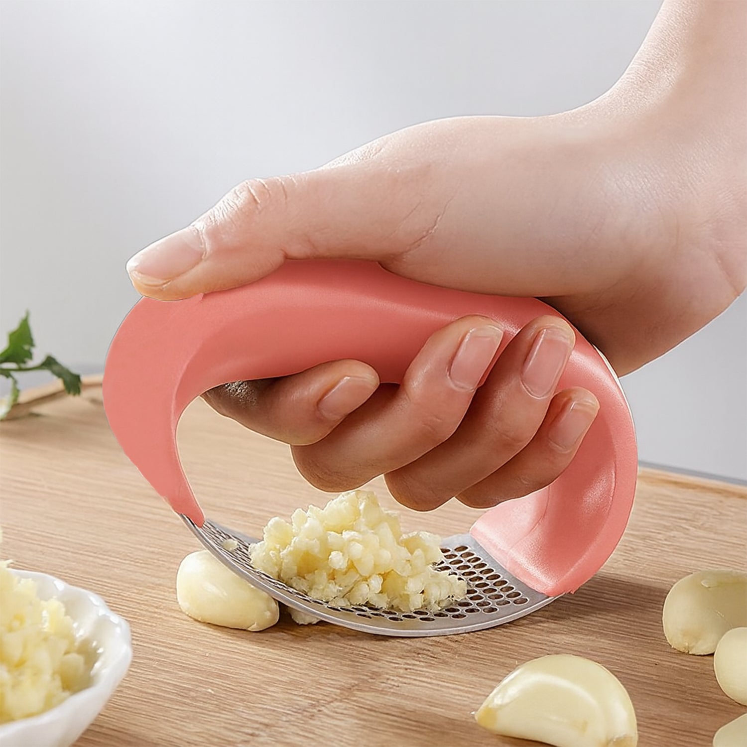 Supermom Premium Curve Garlic Press Crusher (1 Pc) - Zidbik