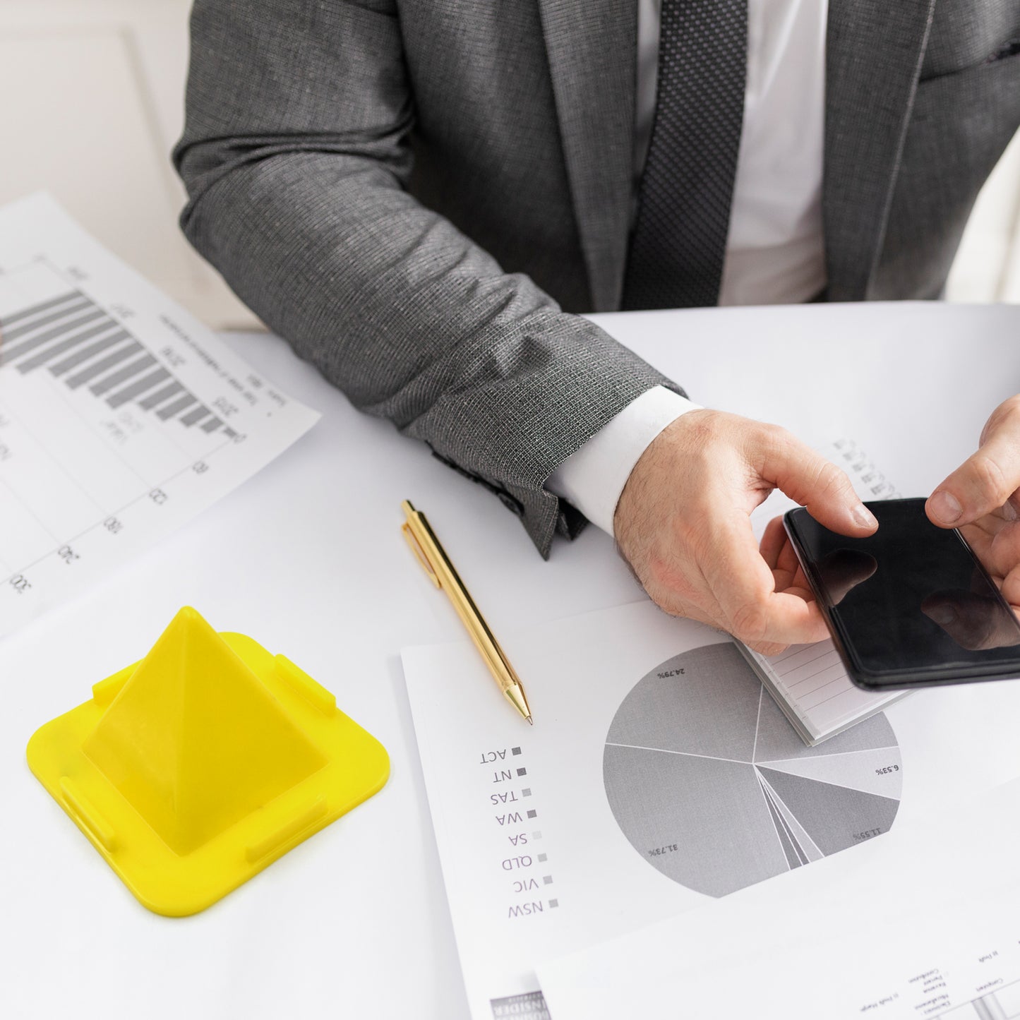 6879 Virgin Mobile Accessories Universal Portable Four-sided Pyramid Shape Desktop Table Mobile Holder Stand For Car Dashboard Recording On Desk Vent Office Holder - Zidbik