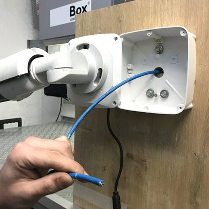 9032 Camera Mounting Box Used For Storing Camera Which Helps It From Being Comes In Contact With Damages. - Zidbik