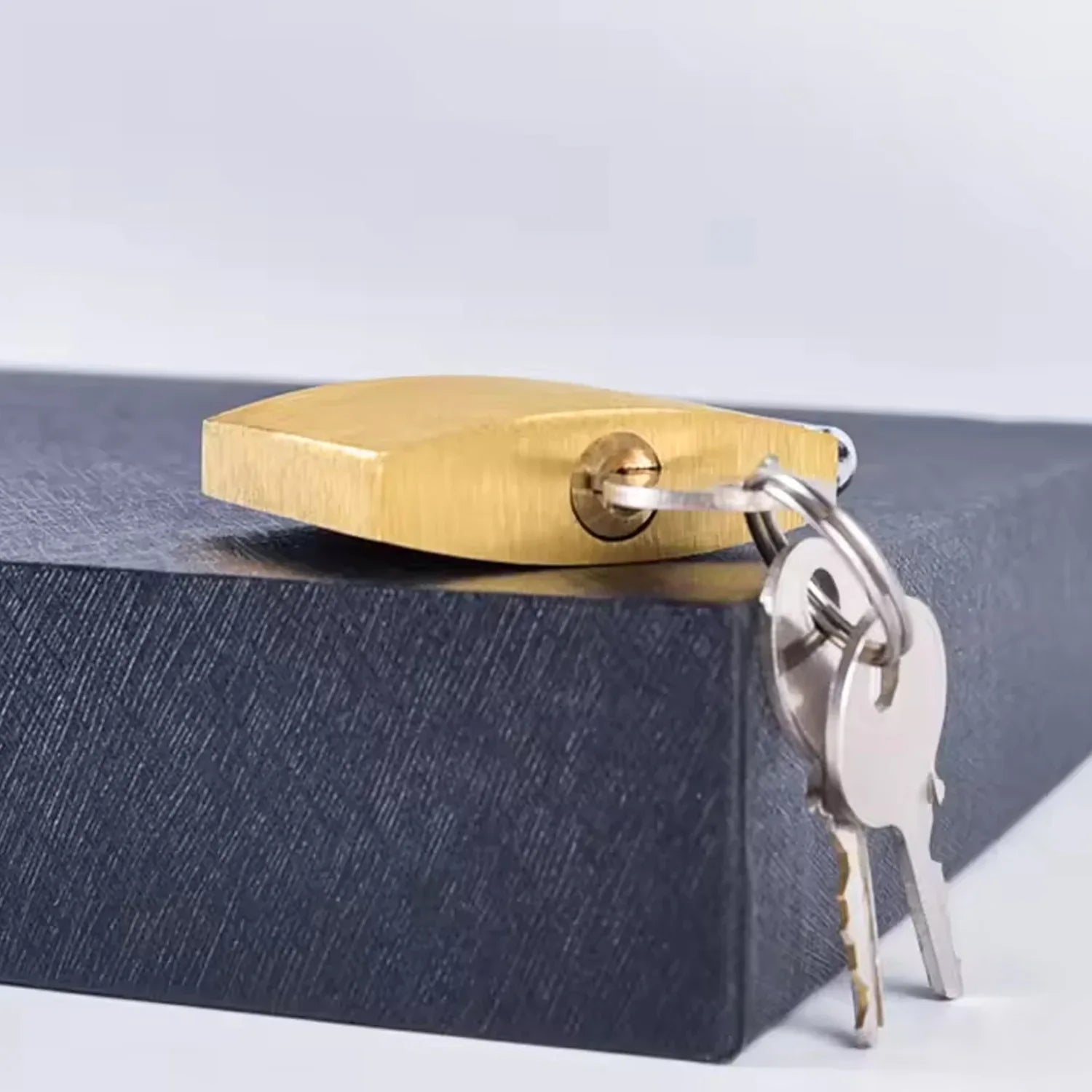 Multipurpose Solid 3 Keys Padlock 38 Mm 1 Pc) - Zidbik