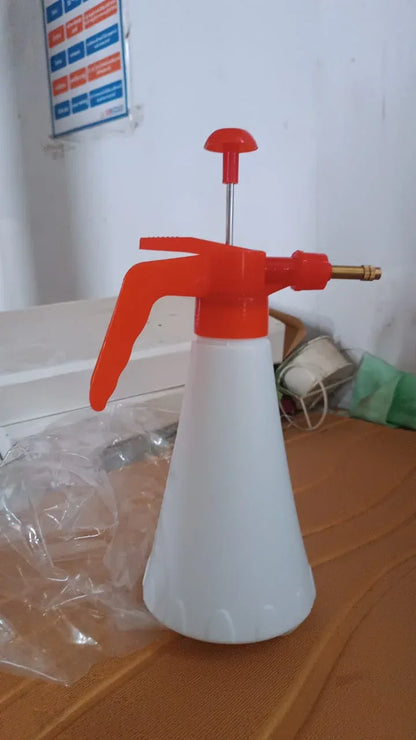 Handheld Pressure Water Sprayer Bottle (1 Ltr) - Zidbik