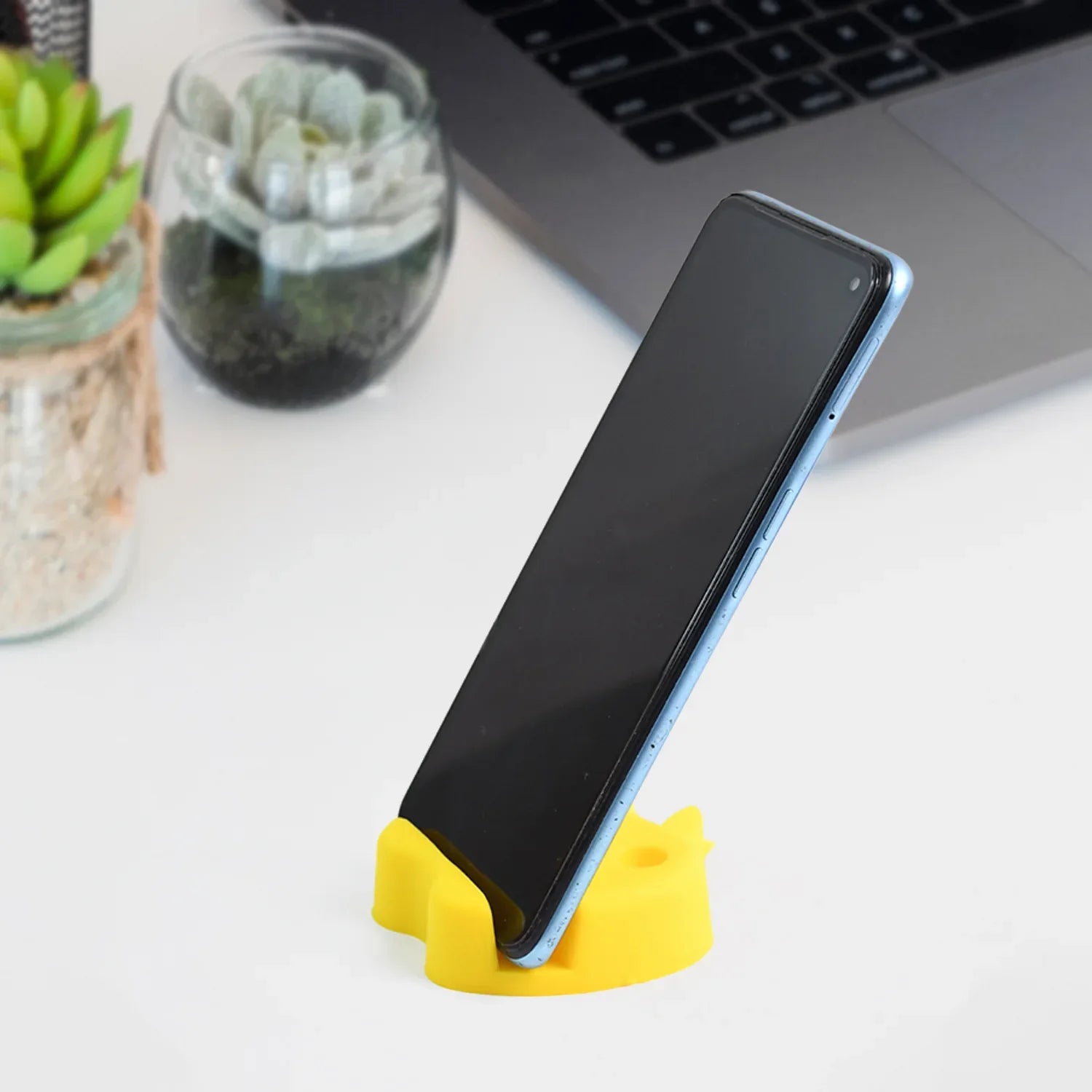 Multi-functional Apple-shaped Plastic Mobile Stand With Pen Holder (1 Pc Mix Color) - Zidbik