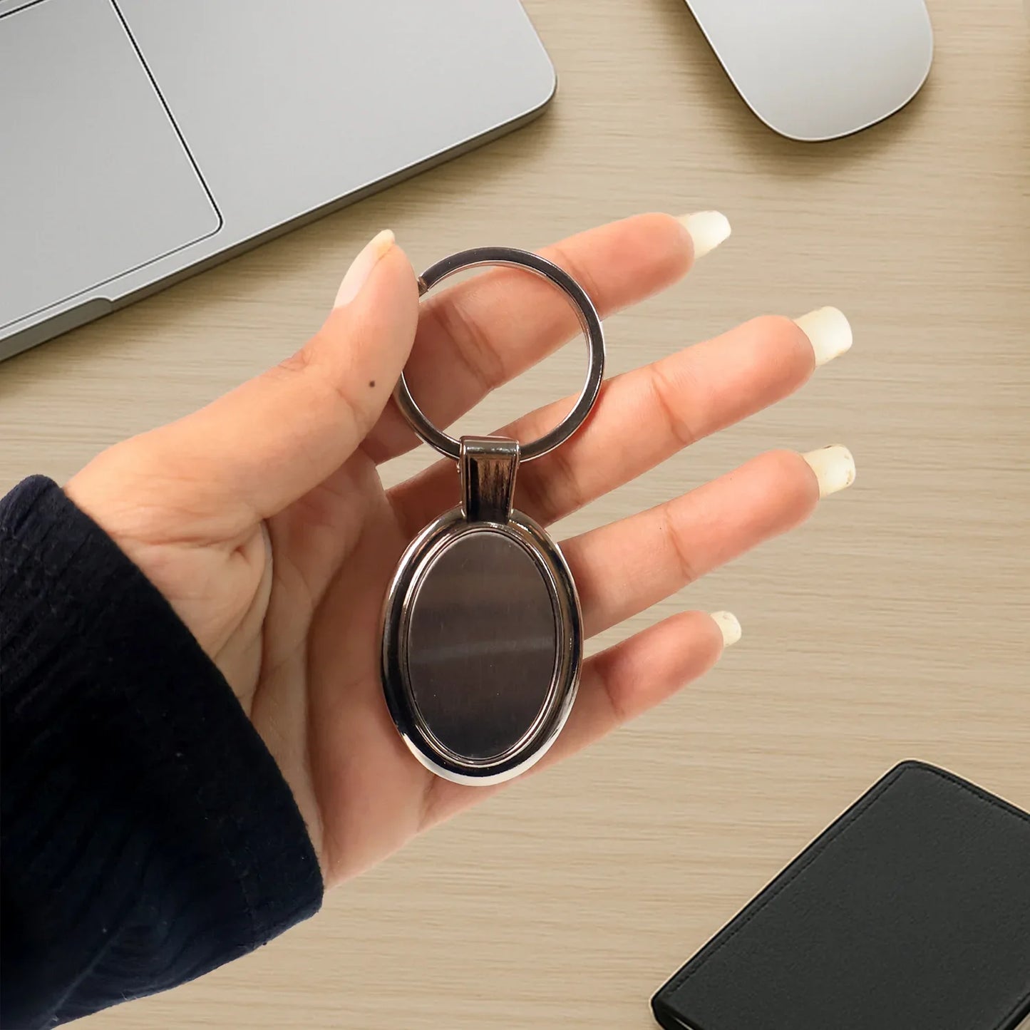 Elegant Oval Shape Metal Keychain For Personal Use - Zidbik