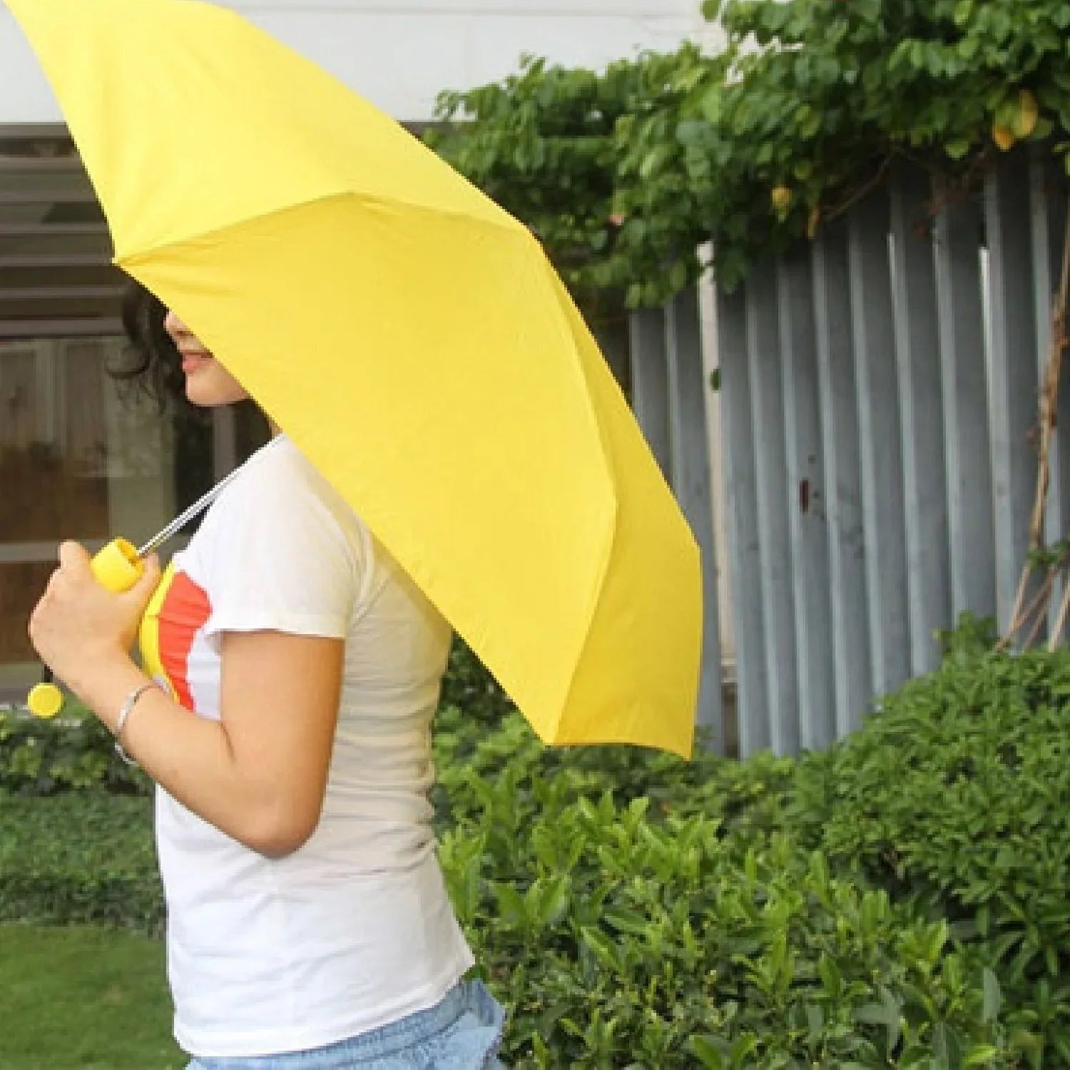 1639 Stylish Banana Shaped Mini Foldable Umbrella - Zidbik