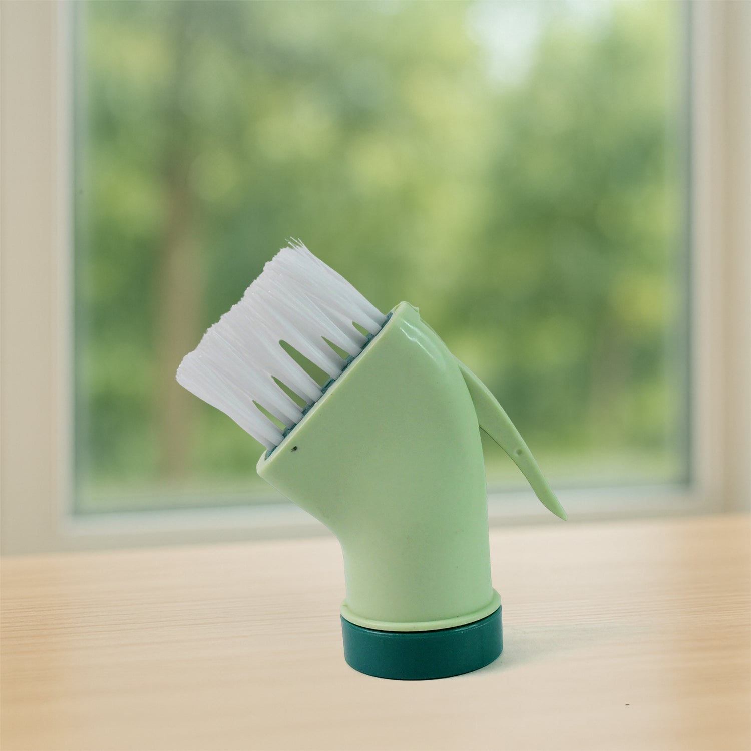 Multipurpose Bottle-connectable Cleaning Brush With Built-in Scraper (1 Pc) - Zidbik